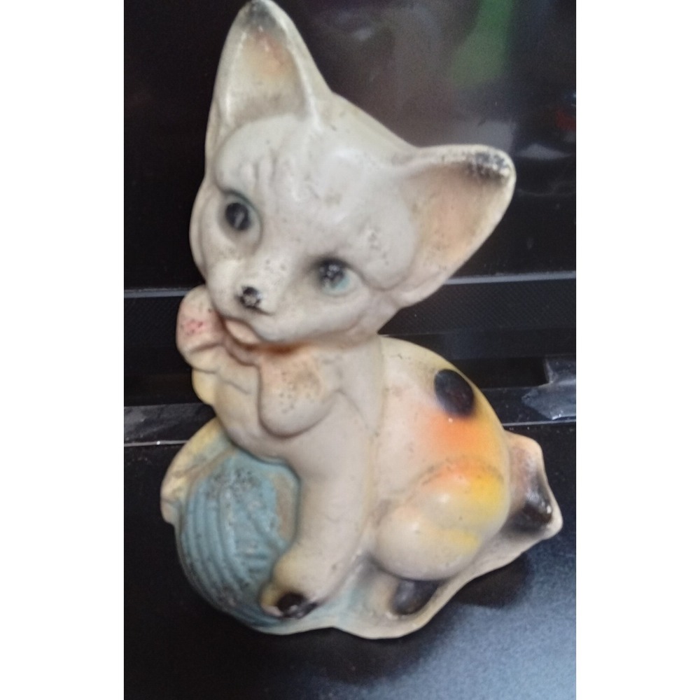 Vintage Ceramic Cat Figurine Kitten with Ball of Yarn Mid Century Decor Spotted‎